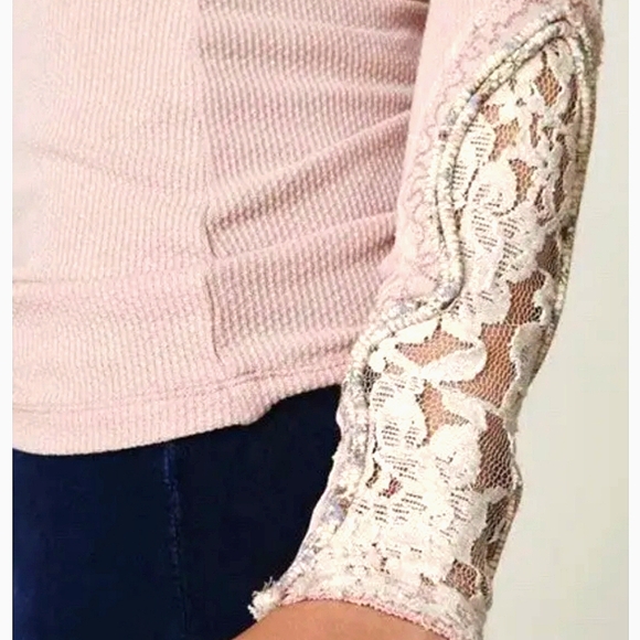 🍒FREE PEOPLE🍒 CRAFTY LACE THERMAL CUFF - Picture 1 of 4